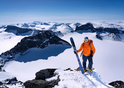 Skier at the highest mountain of Norway.