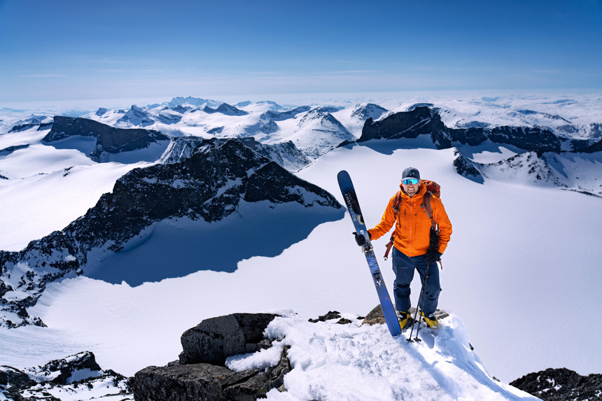 Skier at the highest mountain of Norway.