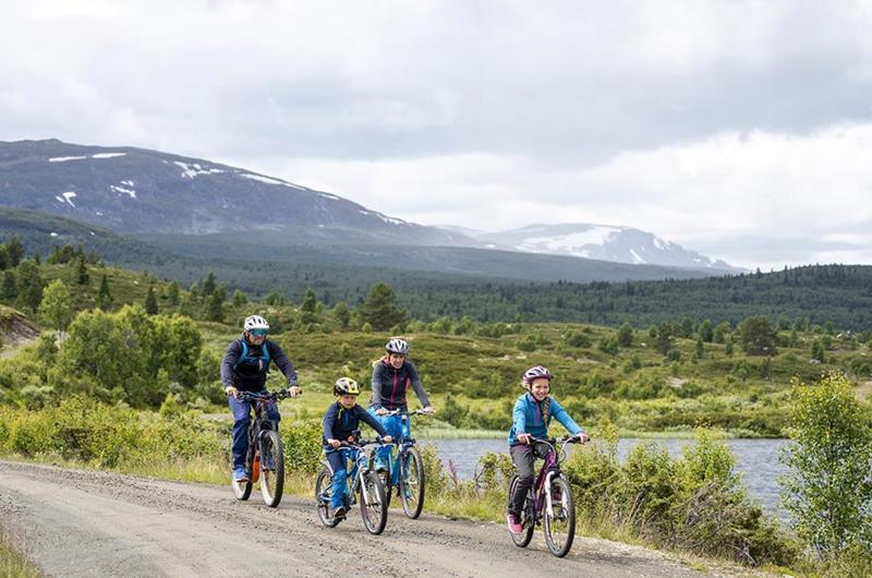 Cycling Tour Around Lake Vaset