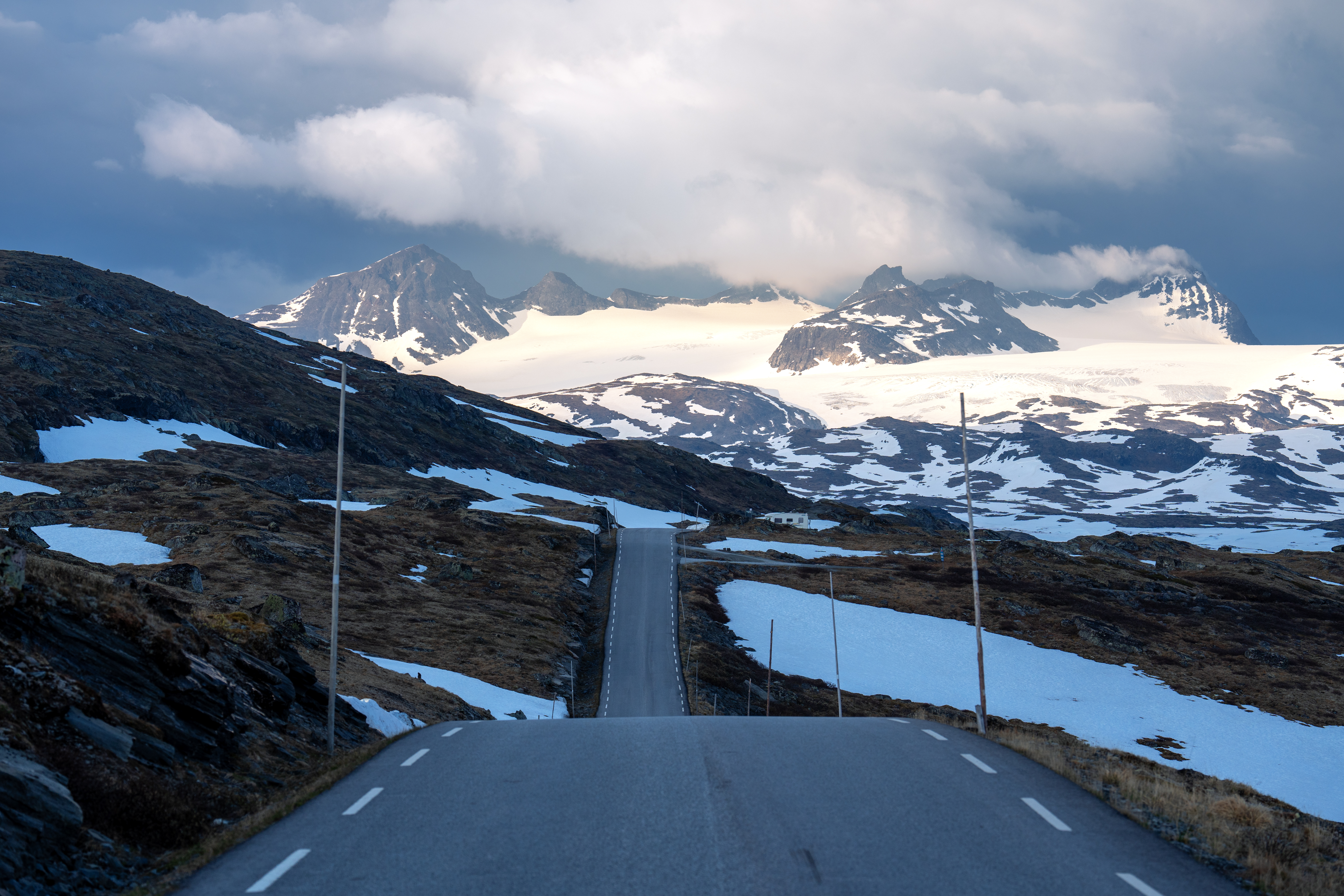 北北西に曇と往け = NORðNORðVESTUR,INN Í SKÝJABA… Sognefjellet mountain road - Jotunheimen
